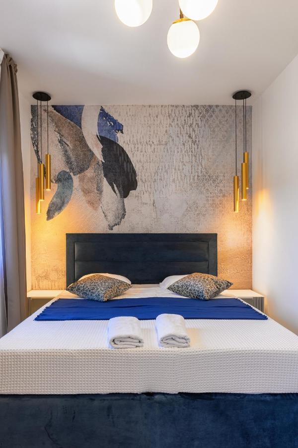 Capitis In The Center- Exclusive Apartment