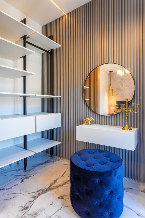 Capitis In The Center- Exclusive Apartment